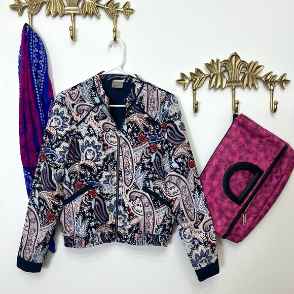 Vero moda chic bomber jacket S/M ptp 19” l 22.5” - Picture 3 of 4